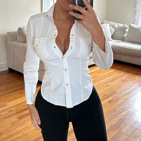 Stunning white Italian button up collared top😍 - Picture 2 of 4